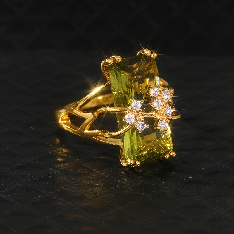 Vintage Green Gemstone Roostertail Cocktail Ring